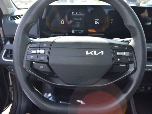Used 2025 Kia K4 LXS image 14