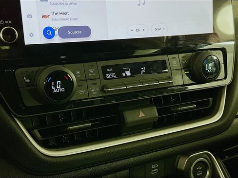 Used 2025 Toyota Grand Highlander AWD image 23