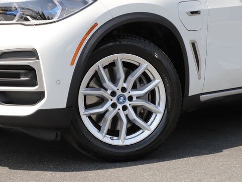 Used 2023 BMW X5 xDrive45e w/ Executive Package AWD/4WD image 2