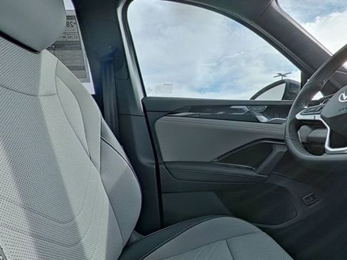 New 2026 Volkswagen Tiguan SE R-Line FWD image 28