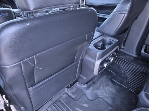 Used 2019 Ford Expedition XLT w/ Equipment Group 202A AWD/4WD image 18