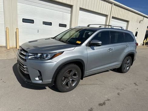 Used 2017 Toyota Highlander Limited Platinum image 16