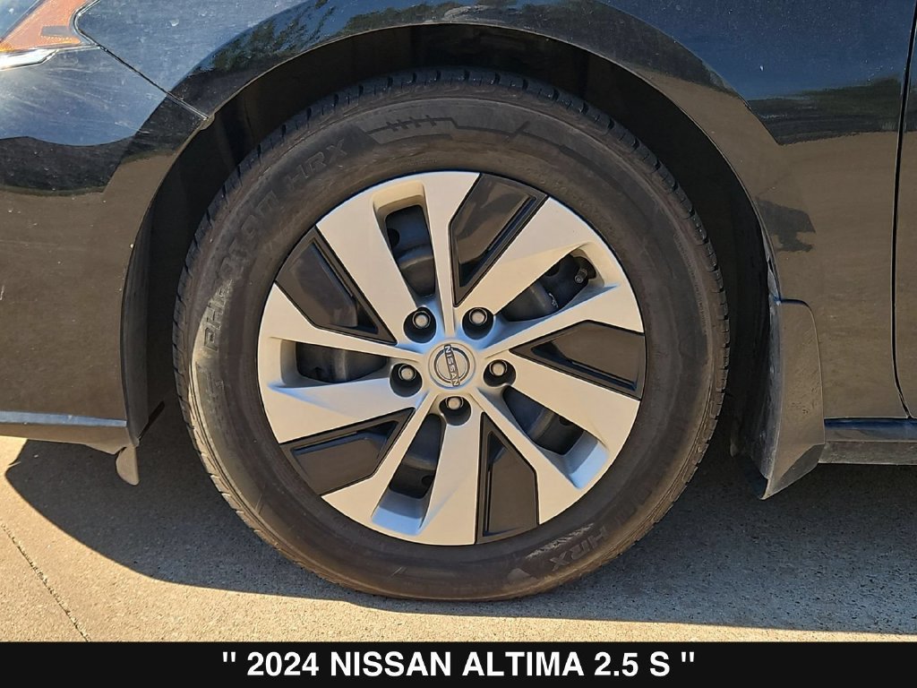 Used 2024 Nissan Altima 2.5 S FWD image 11