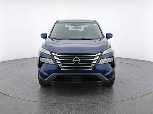 Used 2025 Nissan Rogue SV FWD image 2