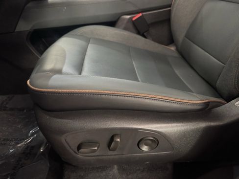 Used 2024 GMC Acadia AT4 image 18