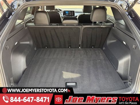 Used 2025 Volkswagen Atlas Cross Sport SE image 30