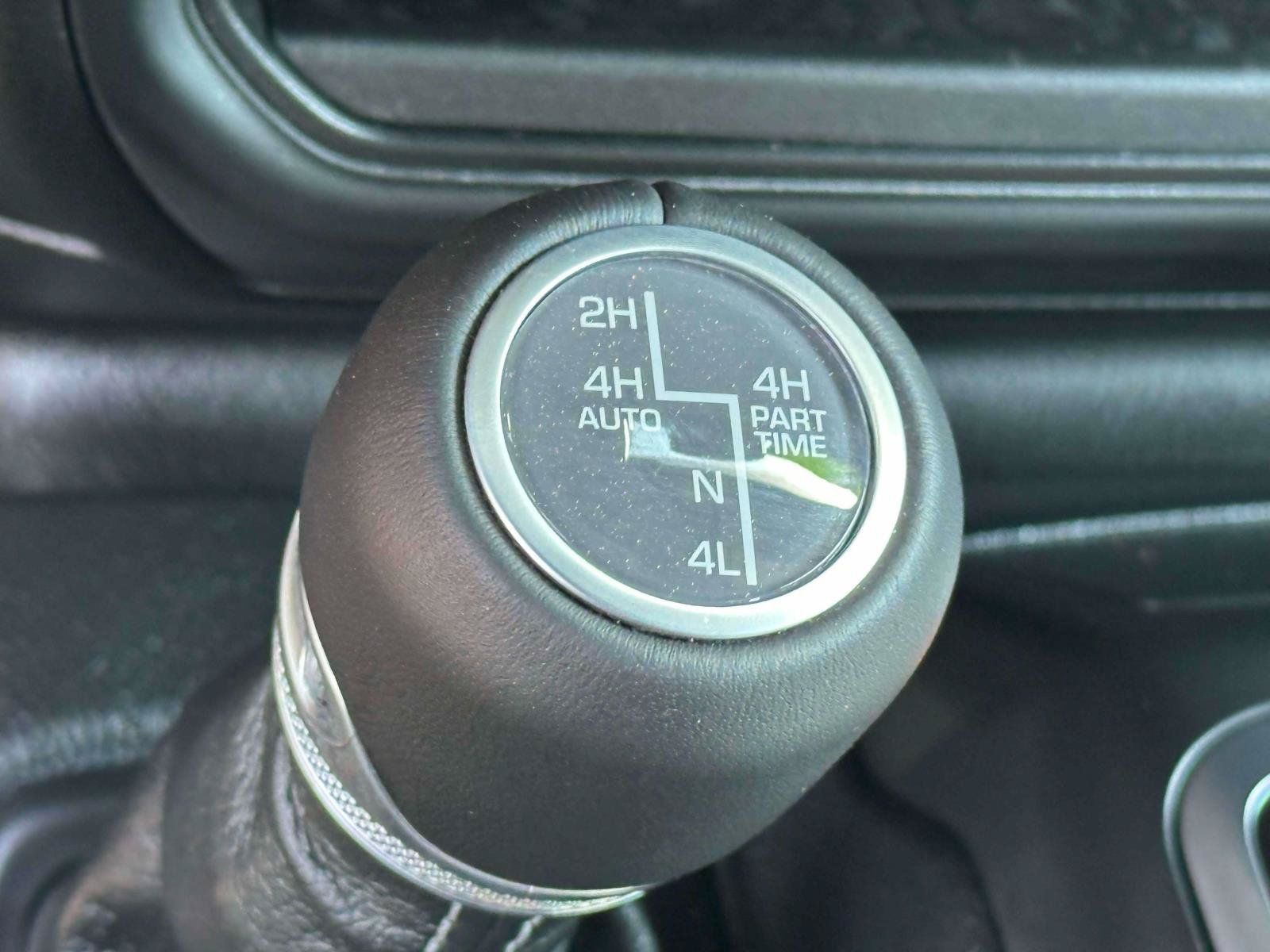Used 2025 Jeep Wrangler Unlimited Sahara w/ Safety Group AWD/4WD image 27