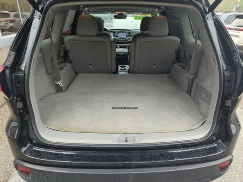 Used 2018 Toyota Highlander XLE w/ Carpet Mat Package (TMS) AWD/4WD image 30