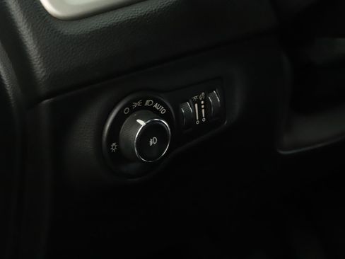 Used 2019 Jeep Compass Latitude w/ Popular Equipment Group image 8