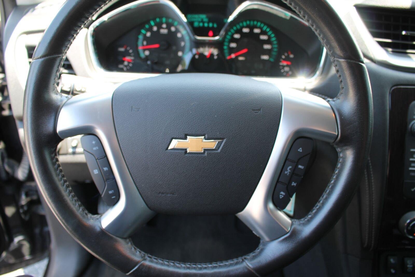 Used 2016 Chevrolet Traverse LT w/ Style and Technology Package FWD image 15