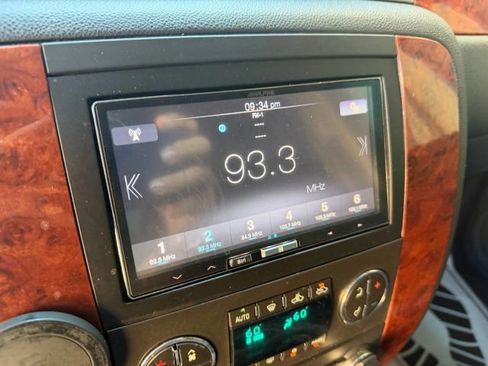 Used 2010 Chevrolet Avalanche LT w/ Regional Value Package image 17