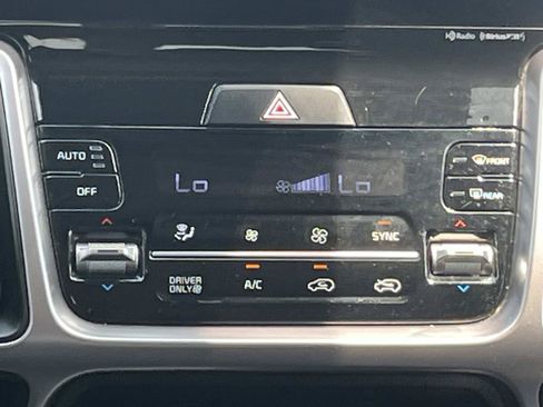 Used 2022 Kia Sorento S FWD image 16