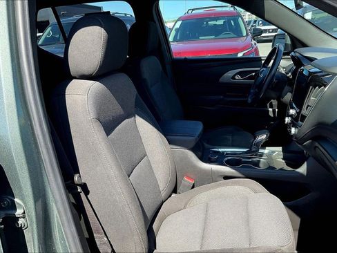 Used 2022 Chevrolet Traverse LT FWD image 9