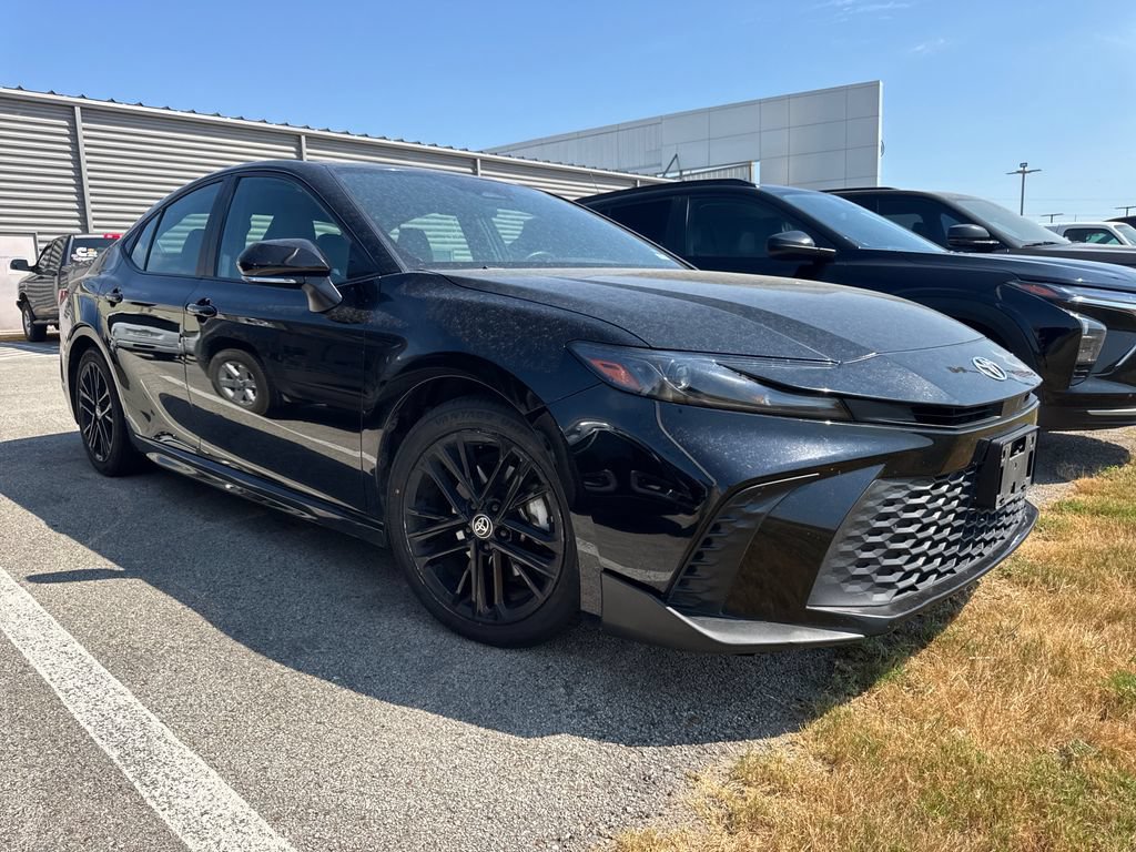 Used 2025 Toyota Camry SE FWD image 3