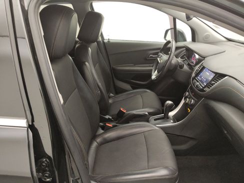 Used 2020 Chevrolet Trax LT w/ LT Convenience Package FWD image 21