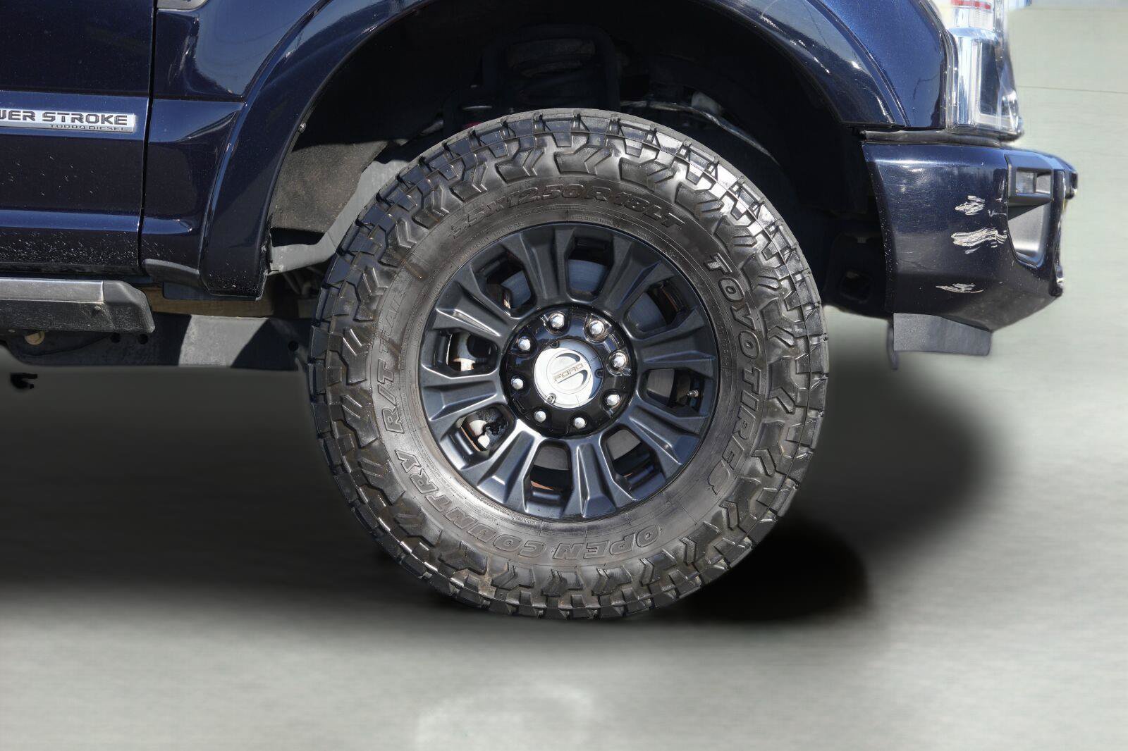 Used 2021 Ford F250 Platinum w/ Tremor Off-Road Package AWD/4WD image 4