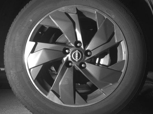 Used 2025 Nissan Rogue SV AWD/4WD image 13