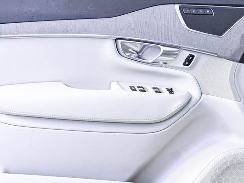 Certified 2025 Volvo XC90 T8 Core w/ Protection Package AWD/4WD image 8