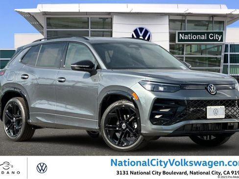 New 2026 Volkswagen Tiguan SE R-Line FWD image 1