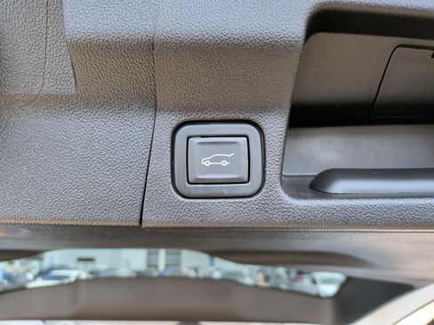 Used 2023 GMC Acadia SLE w/ Driver Convenience Package FWD image 37