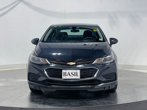 Used 2018 Chevrolet Cruze LT w/ Convenience Package FWD image 9