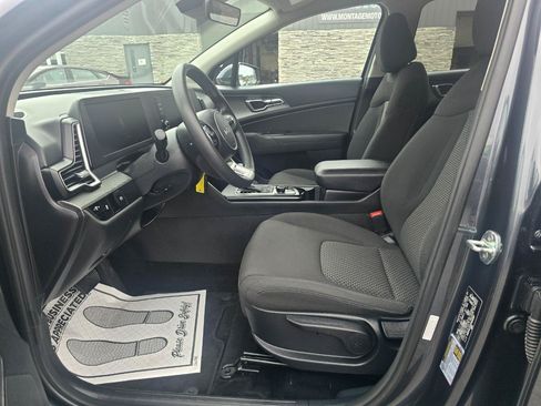 Used 2023 Kia Sportage LX AWD/4WD image 12