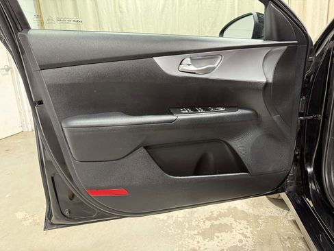 Used 2022 Kia Forte LXS FWD image 7