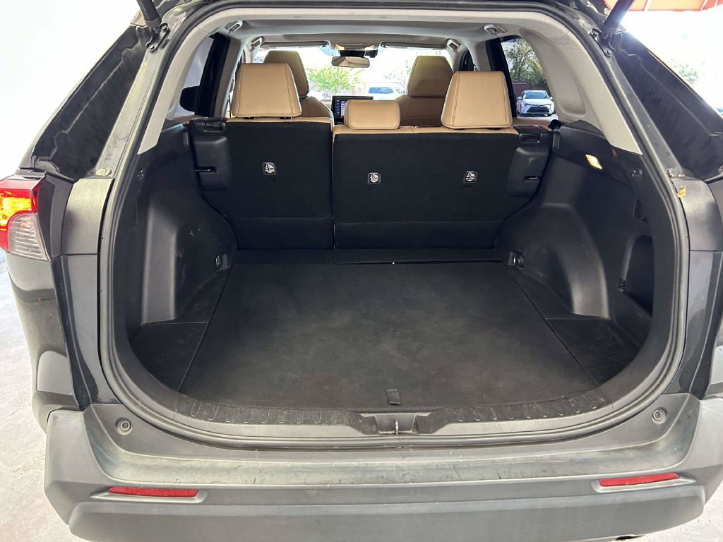 Used 2021 Toyota RAV4 XLE Premium FWD image 12