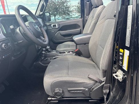 Used 2024 Jeep Wrangler Unlimited w/ Convenience Group AWD/4WD image 11