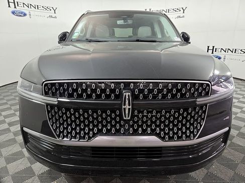 New 2025 Lincoln Navigator L Reserve AWD/4WD image 2