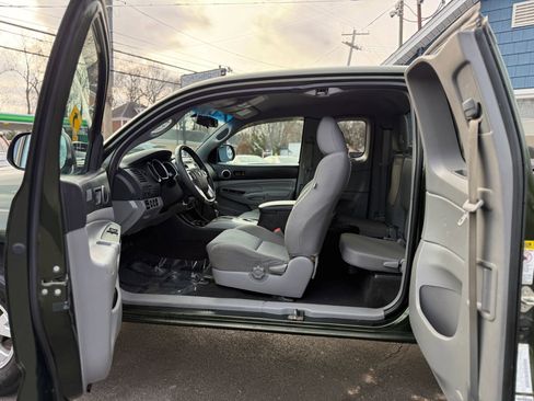 Used 2014 Toyota Tacoma 4x4 Access Cab V6 image 14