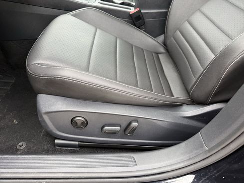 Used 2024 Volkswagen Jetta SE image 30