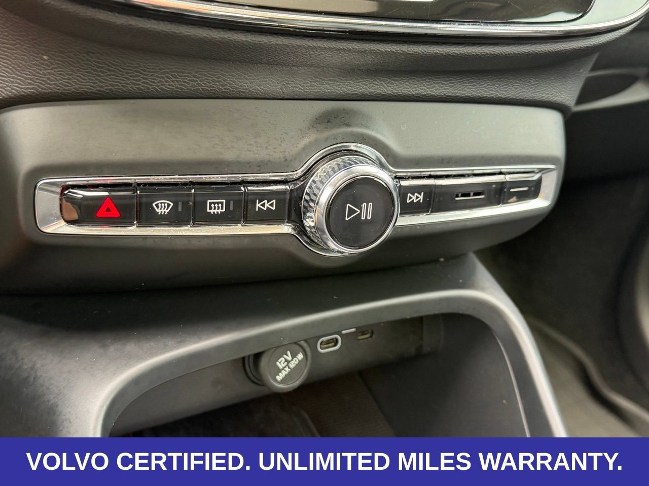 Certified 2024 Volvo XC40 B5 Plus w/ Protection Package Premier AWD/4WD image 23