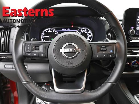 Used 2025 Nissan Pathfinder SV FWD image 10