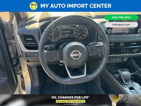 Used 2023 Nissan Rogue SL AWD/4WD image 9