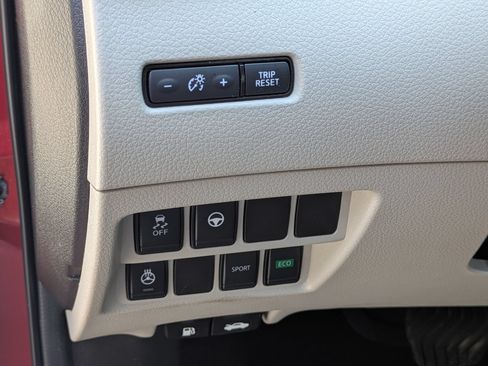 Used 2021 Nissan Rogue Sport SL FWD image 14