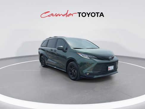Certified 2025 Toyota Sienna XLE Woodland Edition AWD/4WD image 2