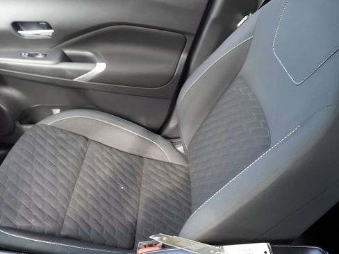 Used 2021 Nissan Kicks SV image 25