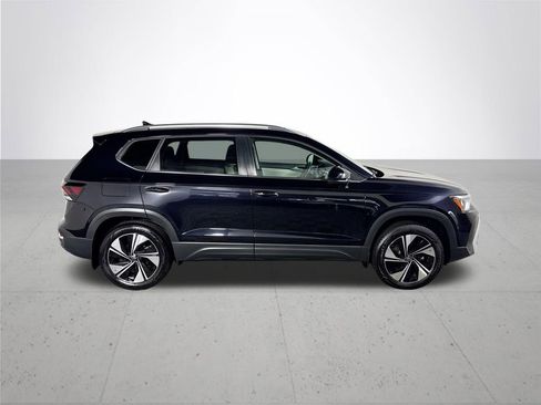 Used 2025 Volkswagen Taos SE image 5