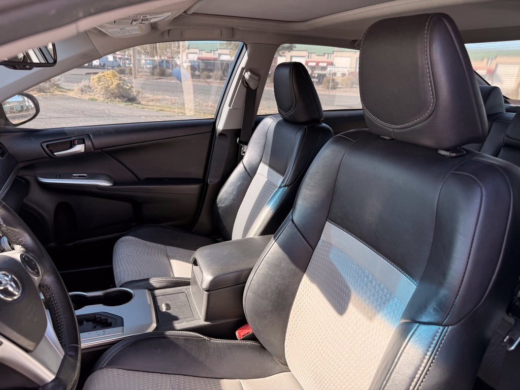 Used 2014 Toyota Camry SE w/ Moonroof Package FWD image 15
