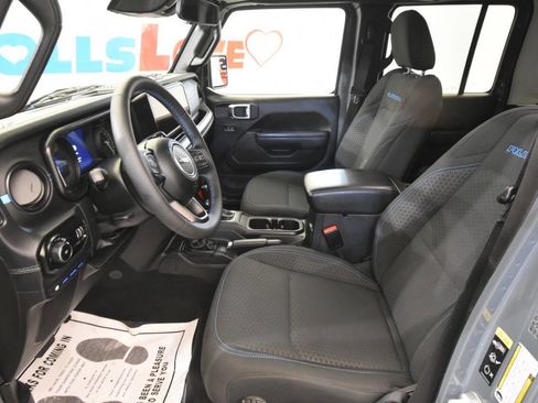 Used 2025 Jeep Wrangler Unlimited Rubicon 4xe AWD/4WD image 18
