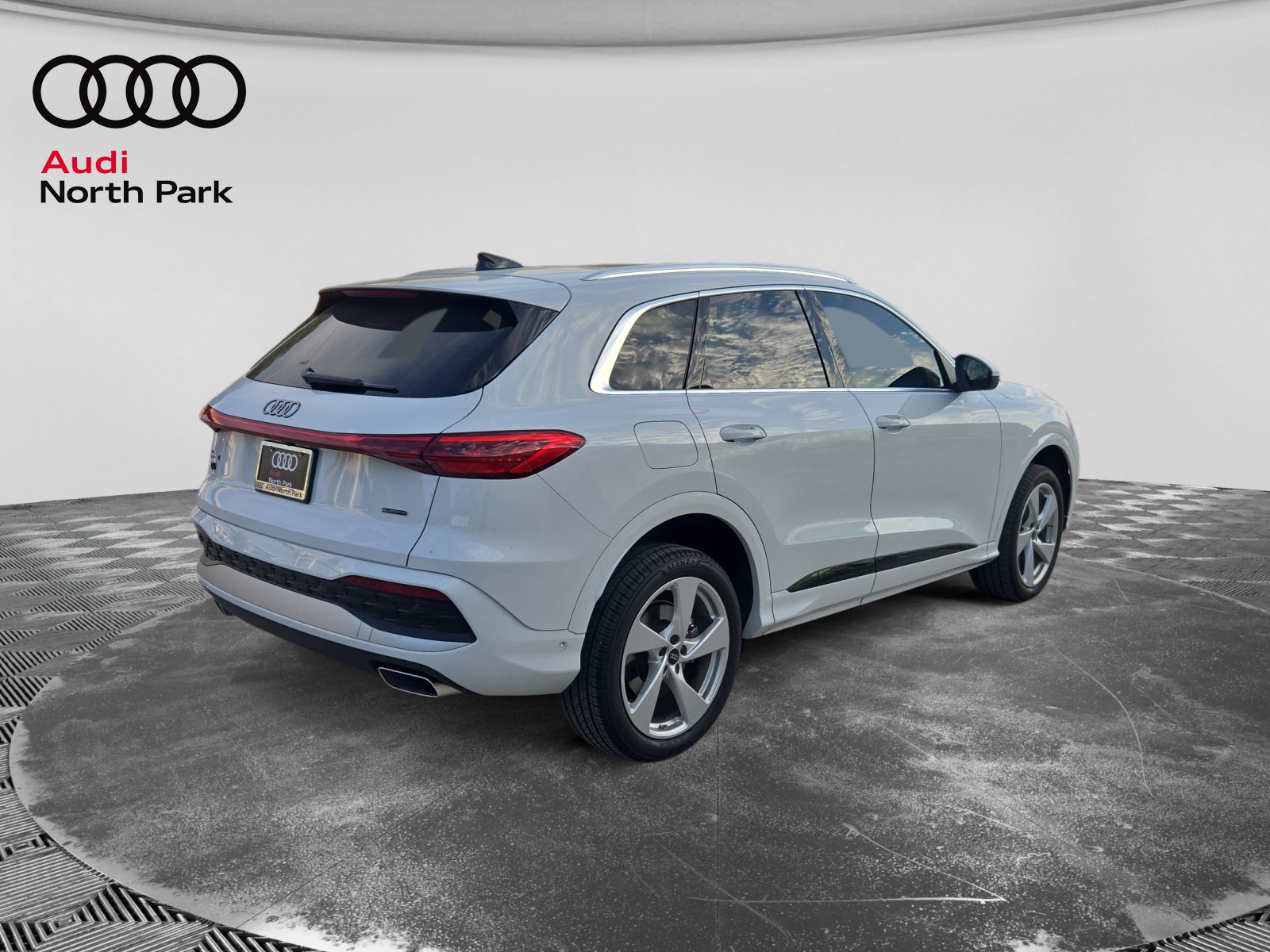 Used 2025 Audi Q5 Premium Plus AWD/4WD image 5