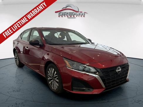 Used 2024 Nissan Altima 2.5 SV FWD image 1