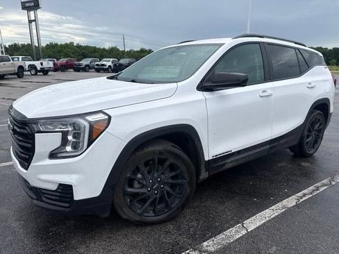 Used 2024 GMC Terrain SLE w/ Driver Convenience Package FWD image 5