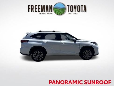 Used 2020 Toyota Highlander Platinum AWD/4WD image 4