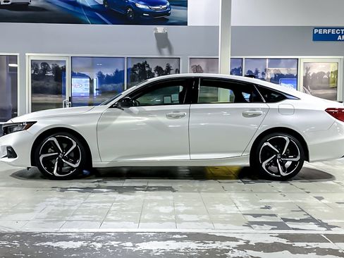 Used 2022 Honda Accord Sport image 2