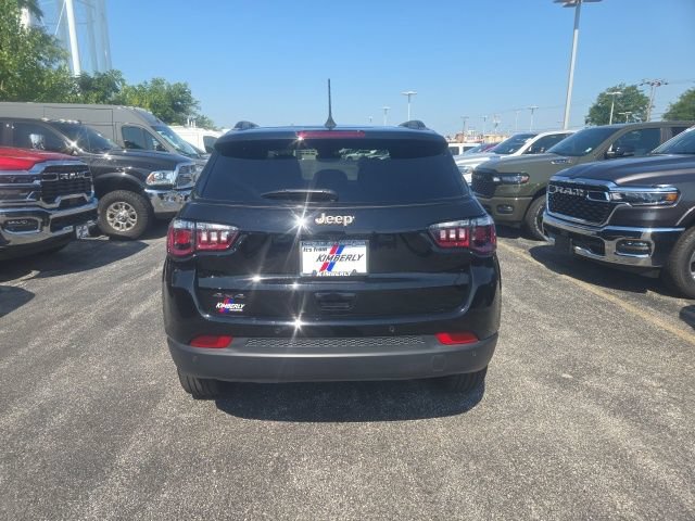 Used 2025 Jeep Compass Limited w/ Sun & Sound Group AWD/4WD image 10