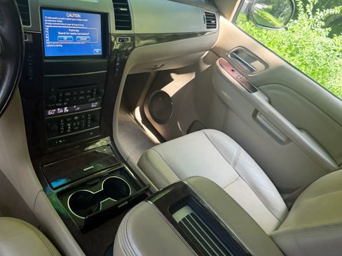 Used 2014 Cadillac Escalade ESV Premium AWD/4WD image 20