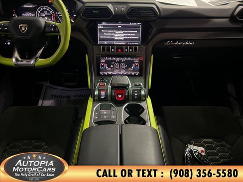 Used 2022 Lamborghini Urus AWD/4WD image 30