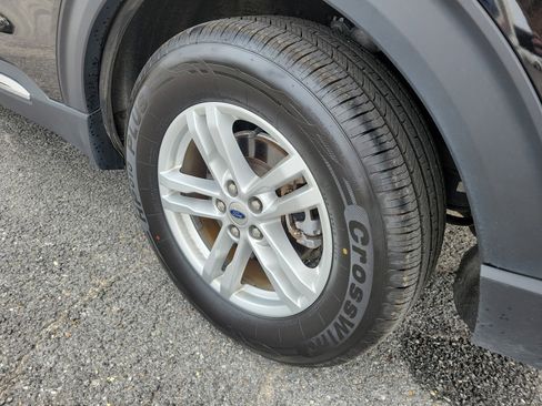 Used 2024 Ford Explorer XLT w/ Equipment Group 202A RWD image 26